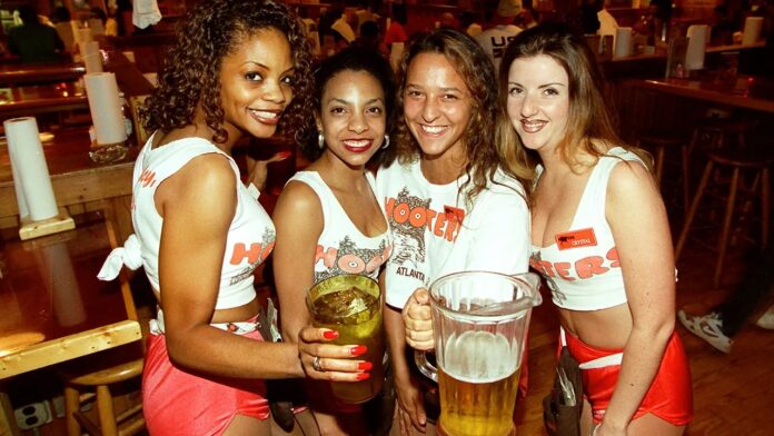 hooters-waitresses-in-atlanta-1996.jpg