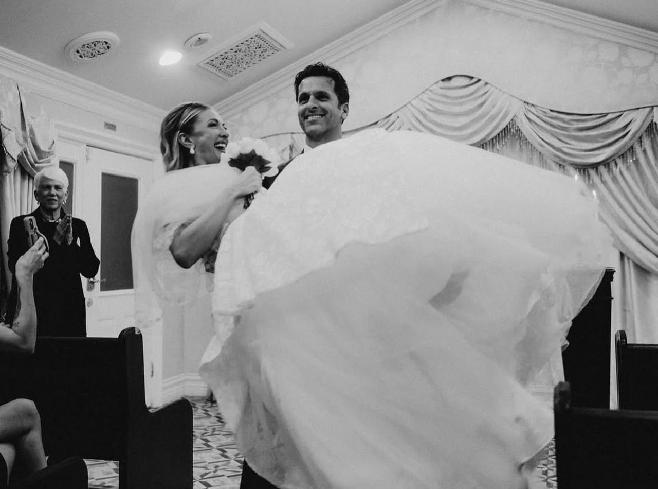 Newlyweds Yasemin Kay Allen and Erdal Kaya leave the venue together after their low-key Las Vegas wedding. (Photo via Instagram/@yaseminkayallen)